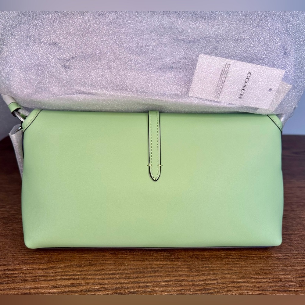 New Coach Hamptons Shoulder Bag in Pale Pistachio - Picture 8 of 12